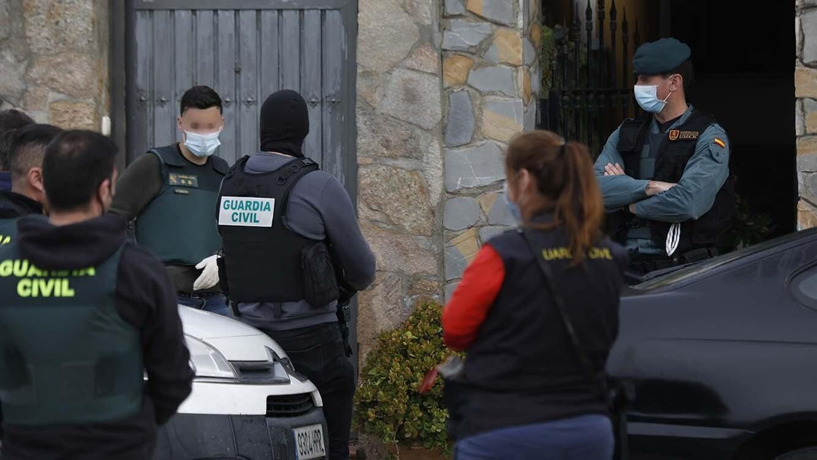 Las fotos de registros de la Guardia Civil en Castellar de la Frontera