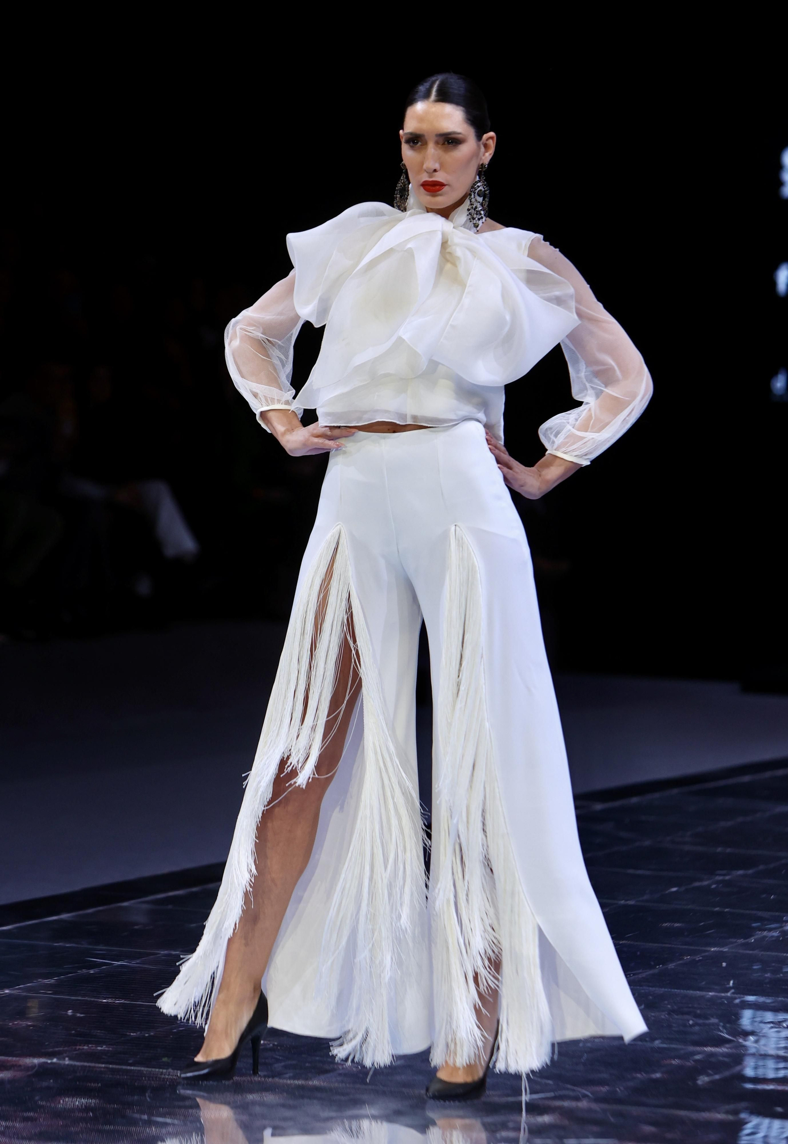 Desfile de Inma Castrejón en SIMOF 2024, todas las fotos