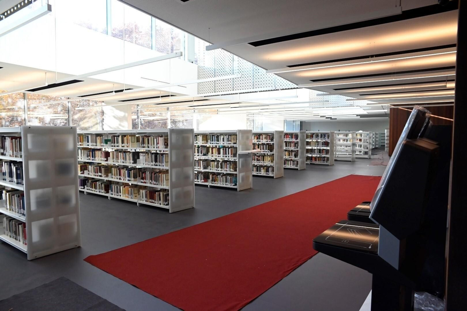 Interior de la Biblioteca Grupo Cántico de Córdoba.