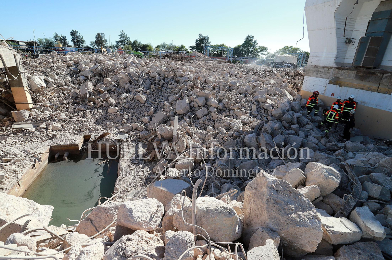 Imágenes del simulacro de los Bomberos de Huelva con la Unidad Canina