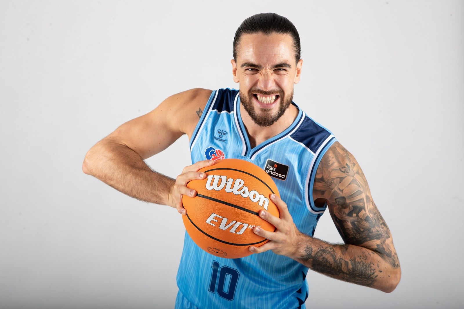 Francis Alonso, en un posado.