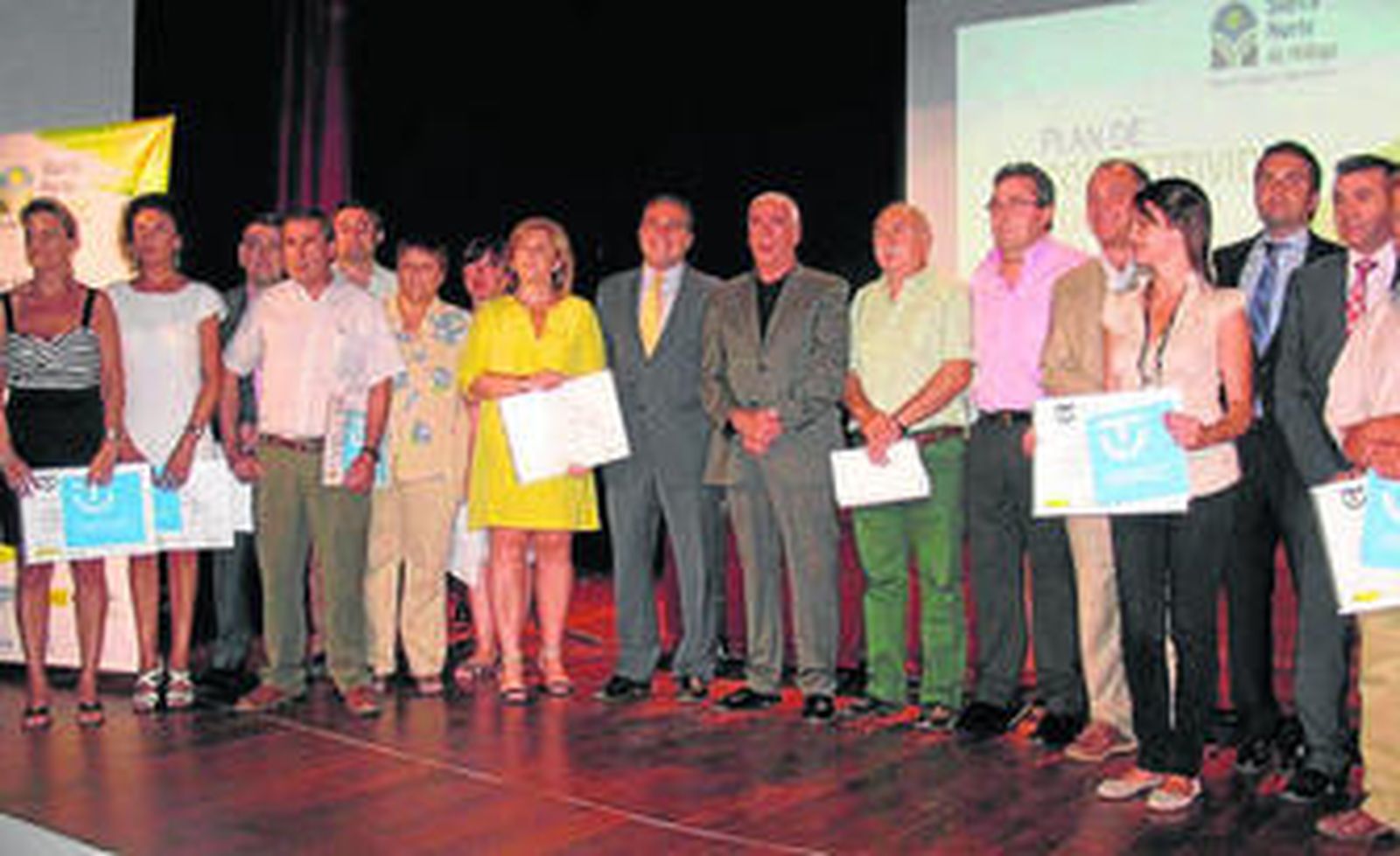 Alonso y Bendodo, con los empresarios, ayer en Archidona.