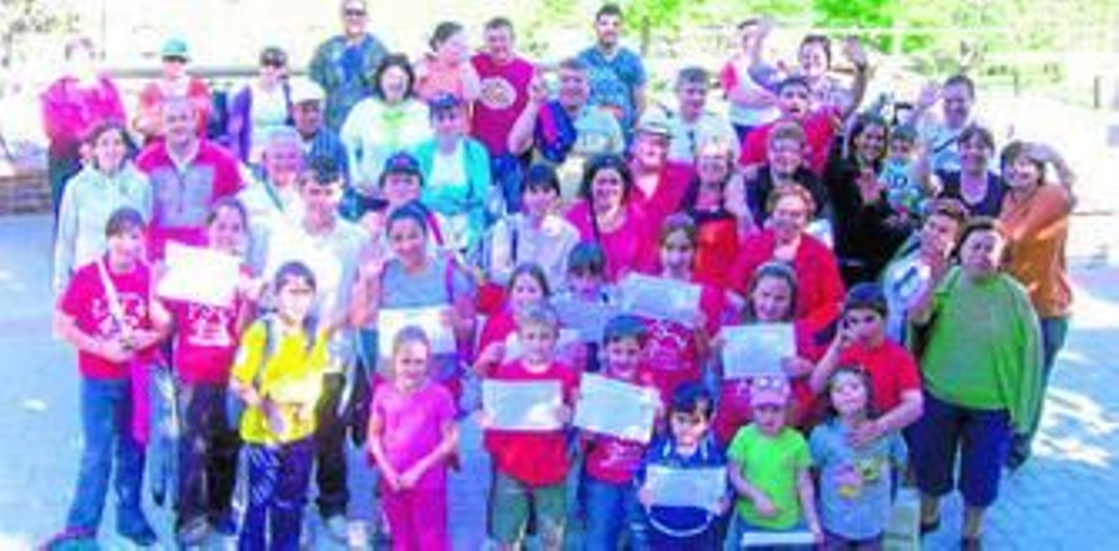Los jóvenes mostraron sus diplomas acreditativos de su participación en la jornada lúdica.
