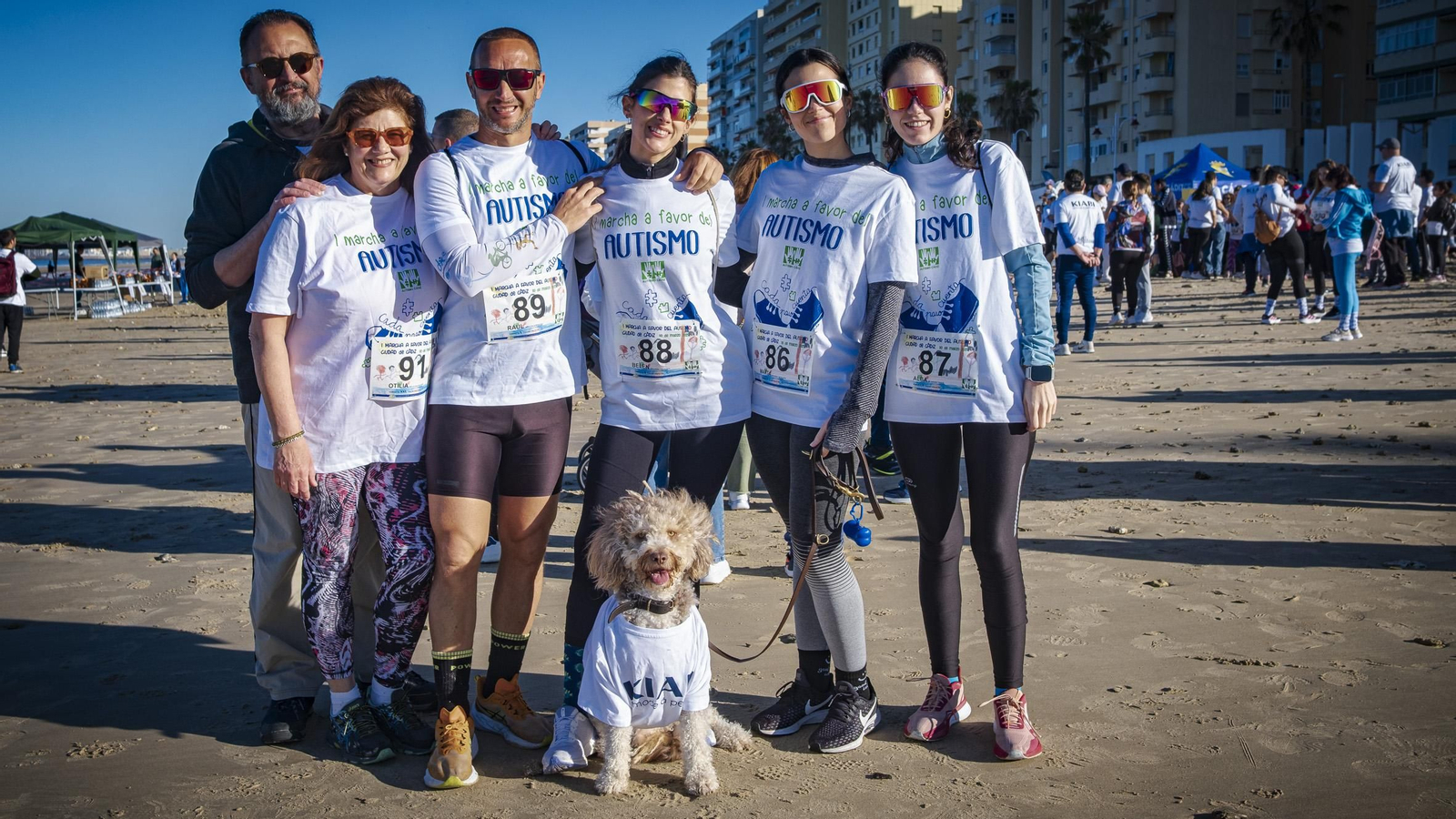 Búscate entre las imágenes de la  ‘I Marcha a favor del autismo’ en Cádiz