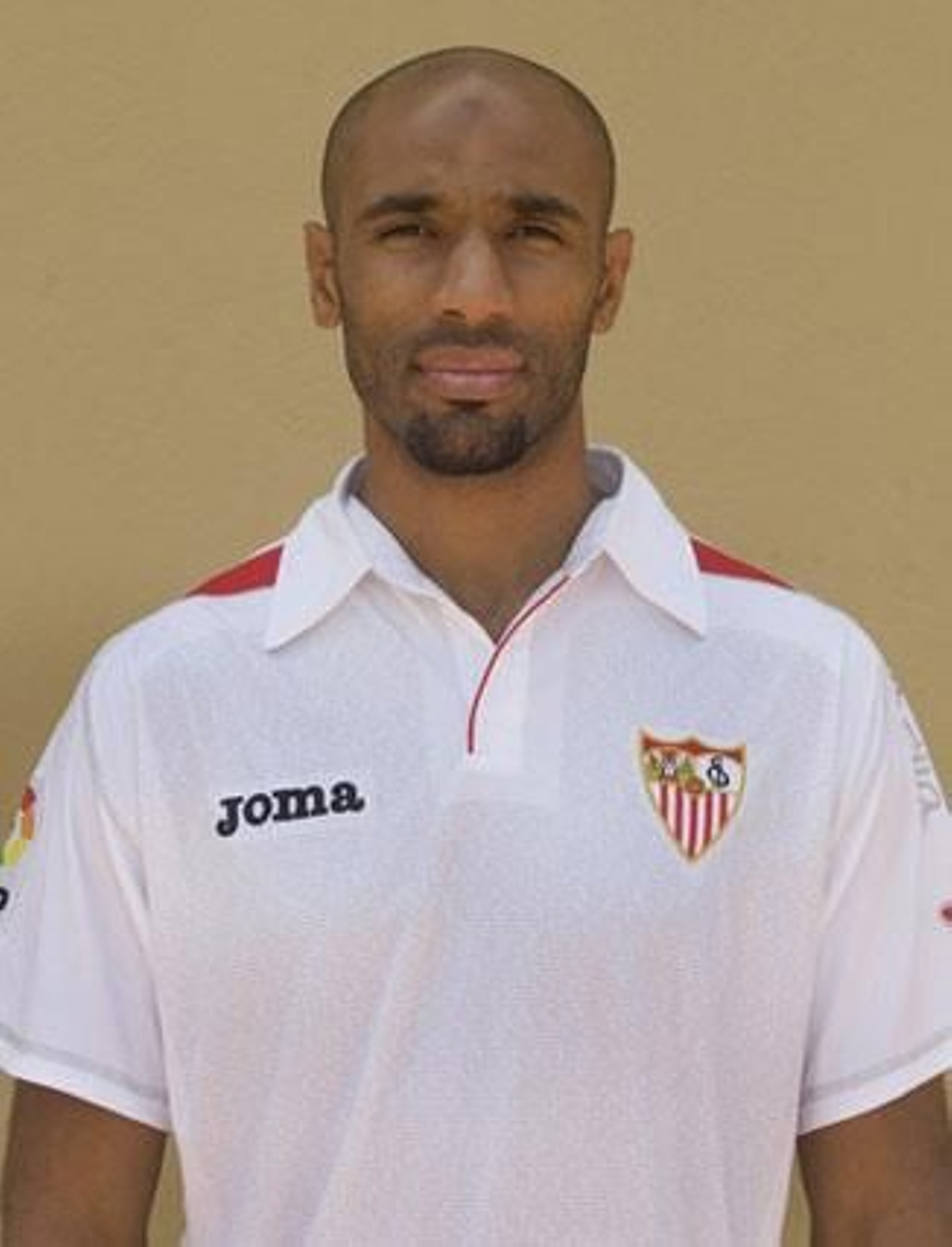 KANOUTE(delantero)
Edad:31 años
Temp. en el club:5ª
Goles en 08-09:18
Contrato hasta: 2011