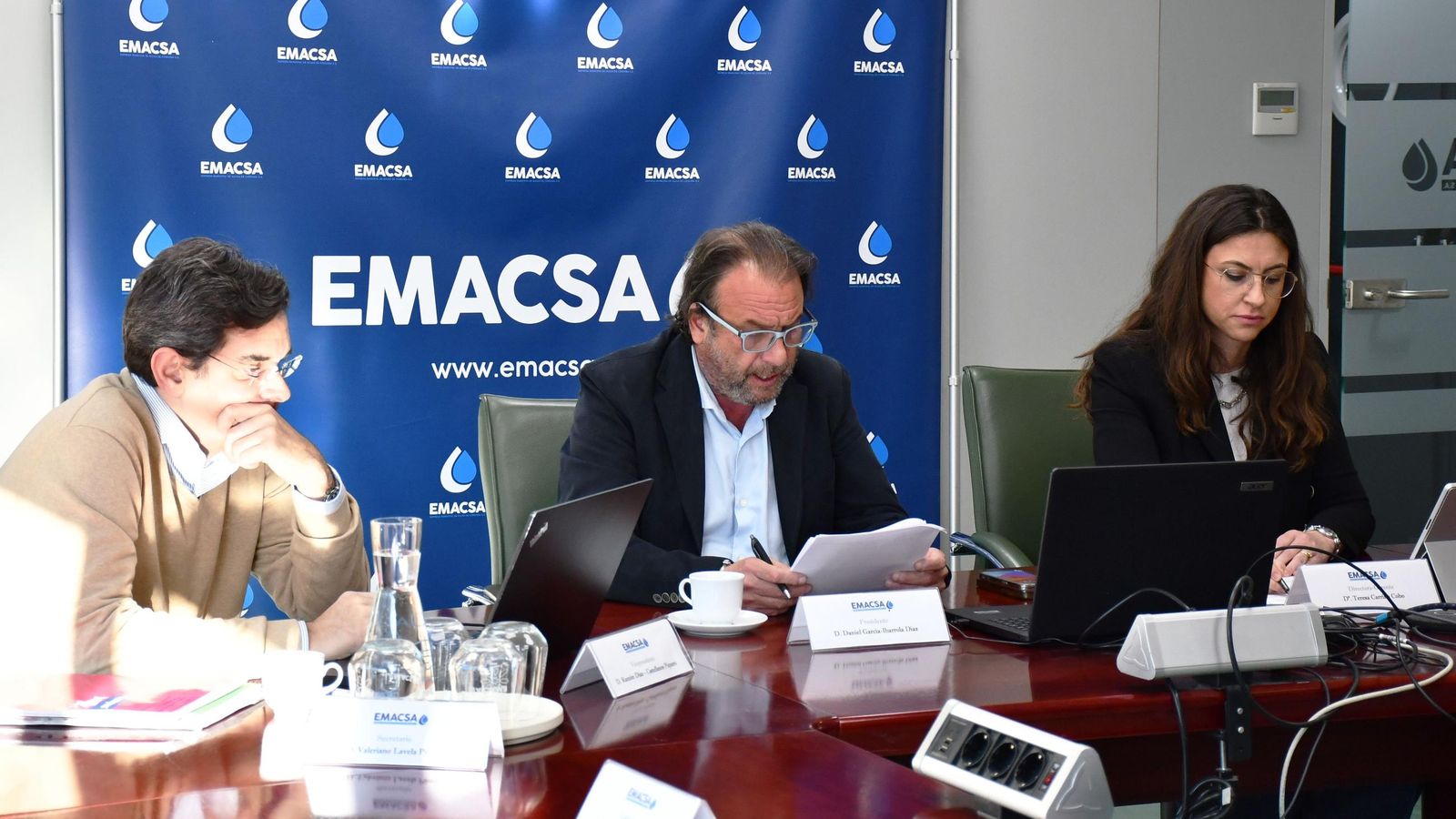 Un momento del consejo de administración de Emacsa