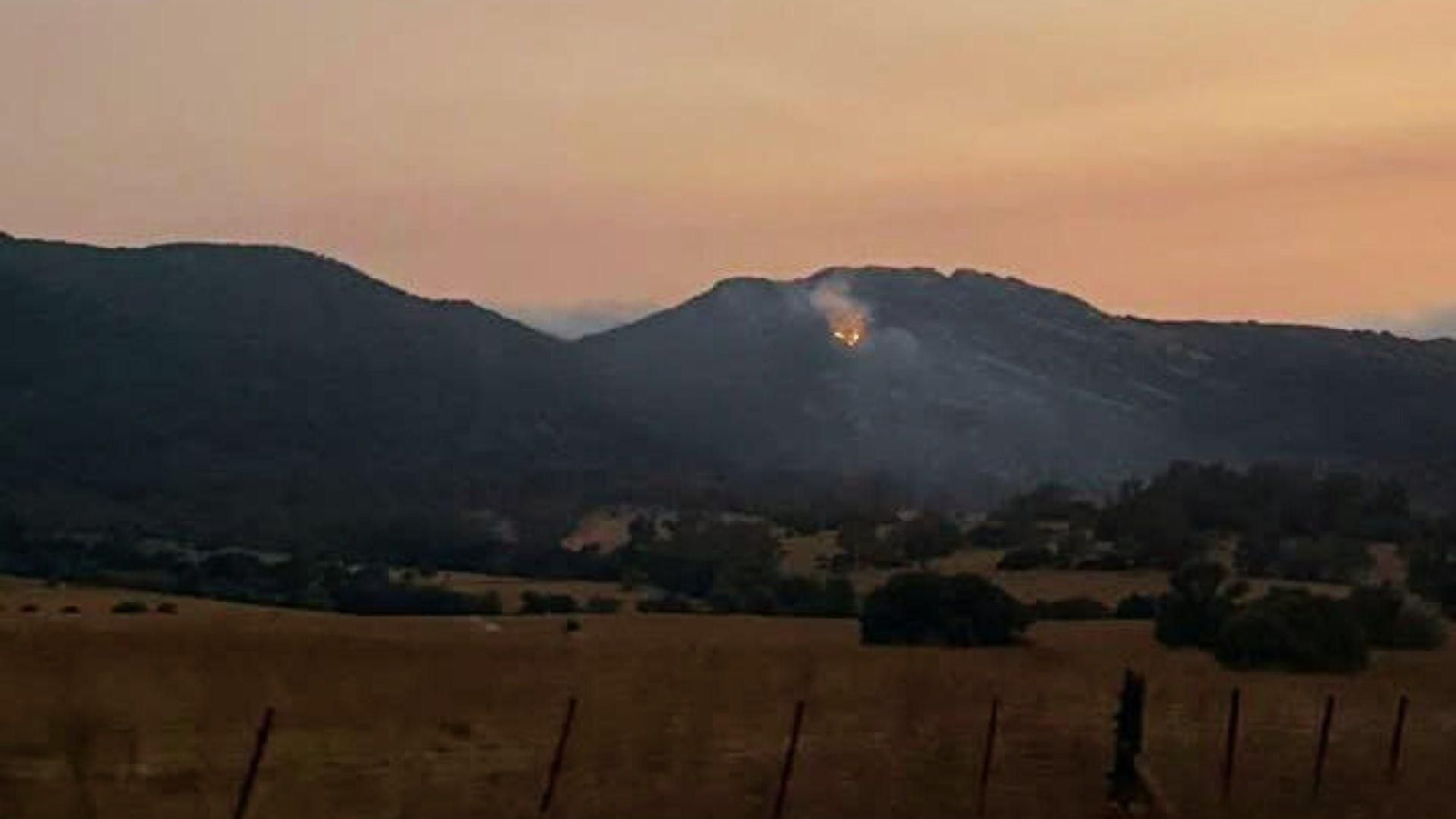 El incendio en el paraje Finca la Granja, en Los Barrios.
