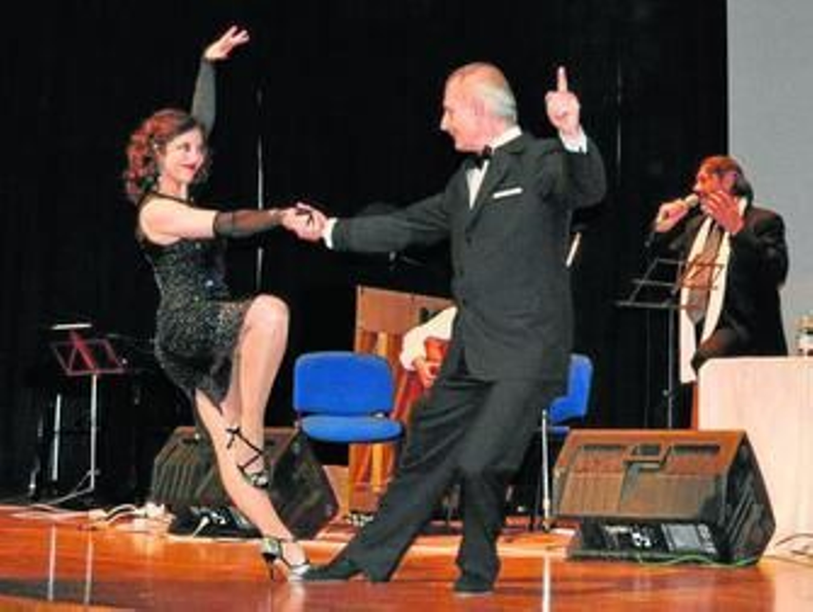 La pareja de baile formada por Juana García y Julio Robles, durante el espectáculo.