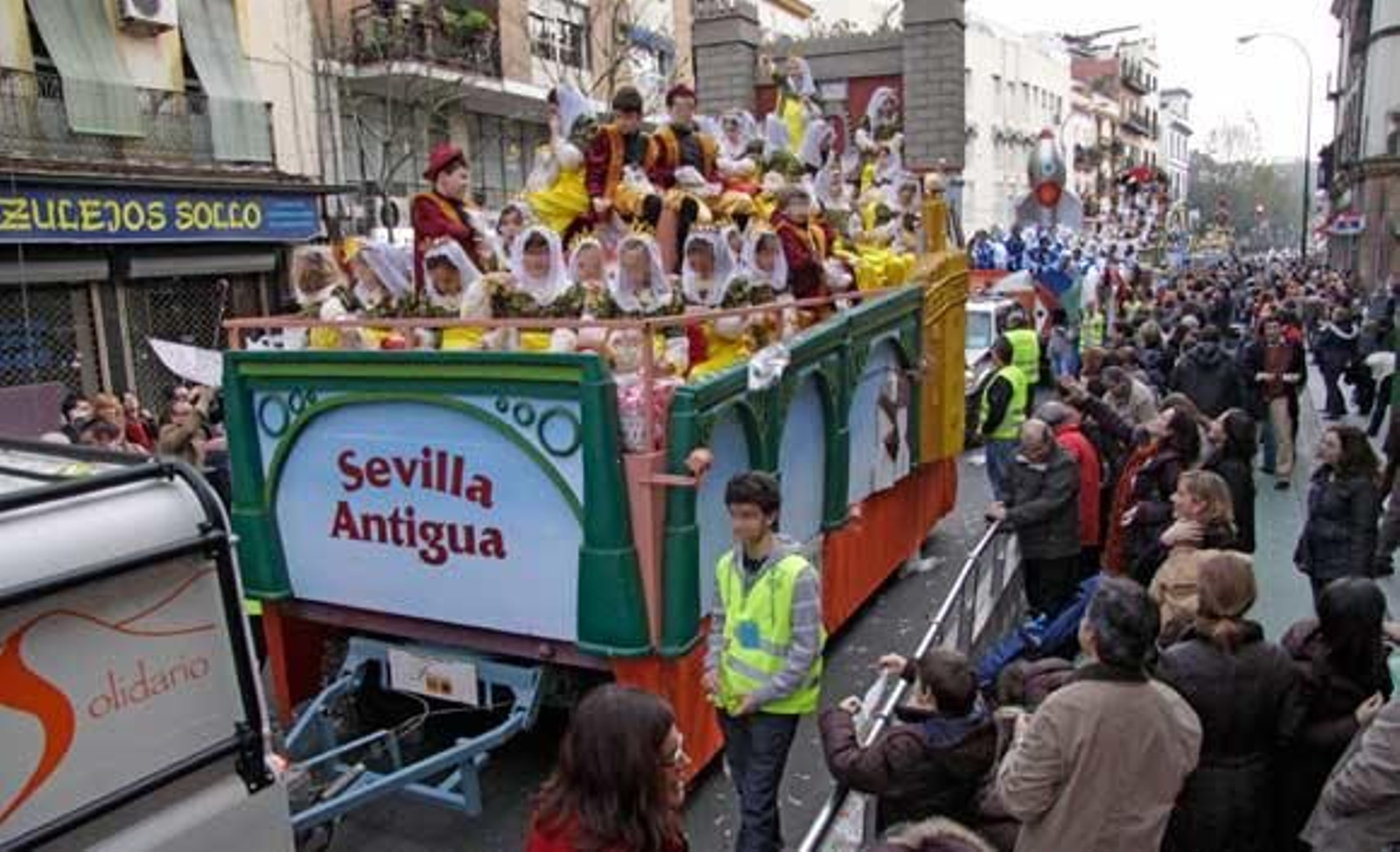 Imáganes de la Cabalgata de los Reyes Magos del Atenero de Sevilla.

Foto: Juan Carlos  Vázquez/B.Vargas/Manuel Gómez