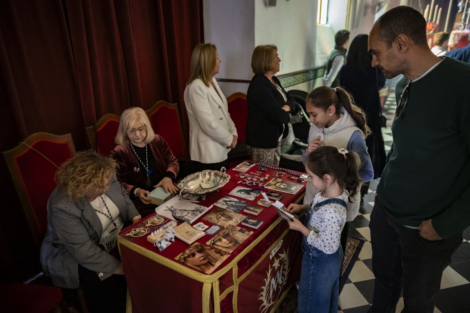 Las imágenes de los besapiés y besamanos del Segundo Domingo de Cuaresma en Jerez