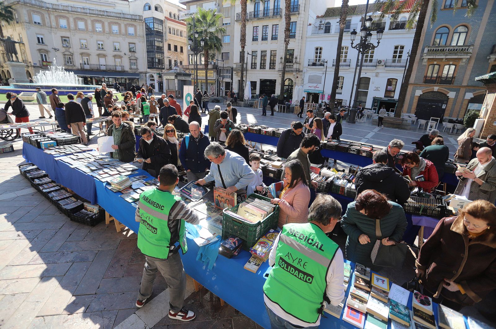Imágenes del mercadillo de Ayre Solidario en la Plaza de las Monjas