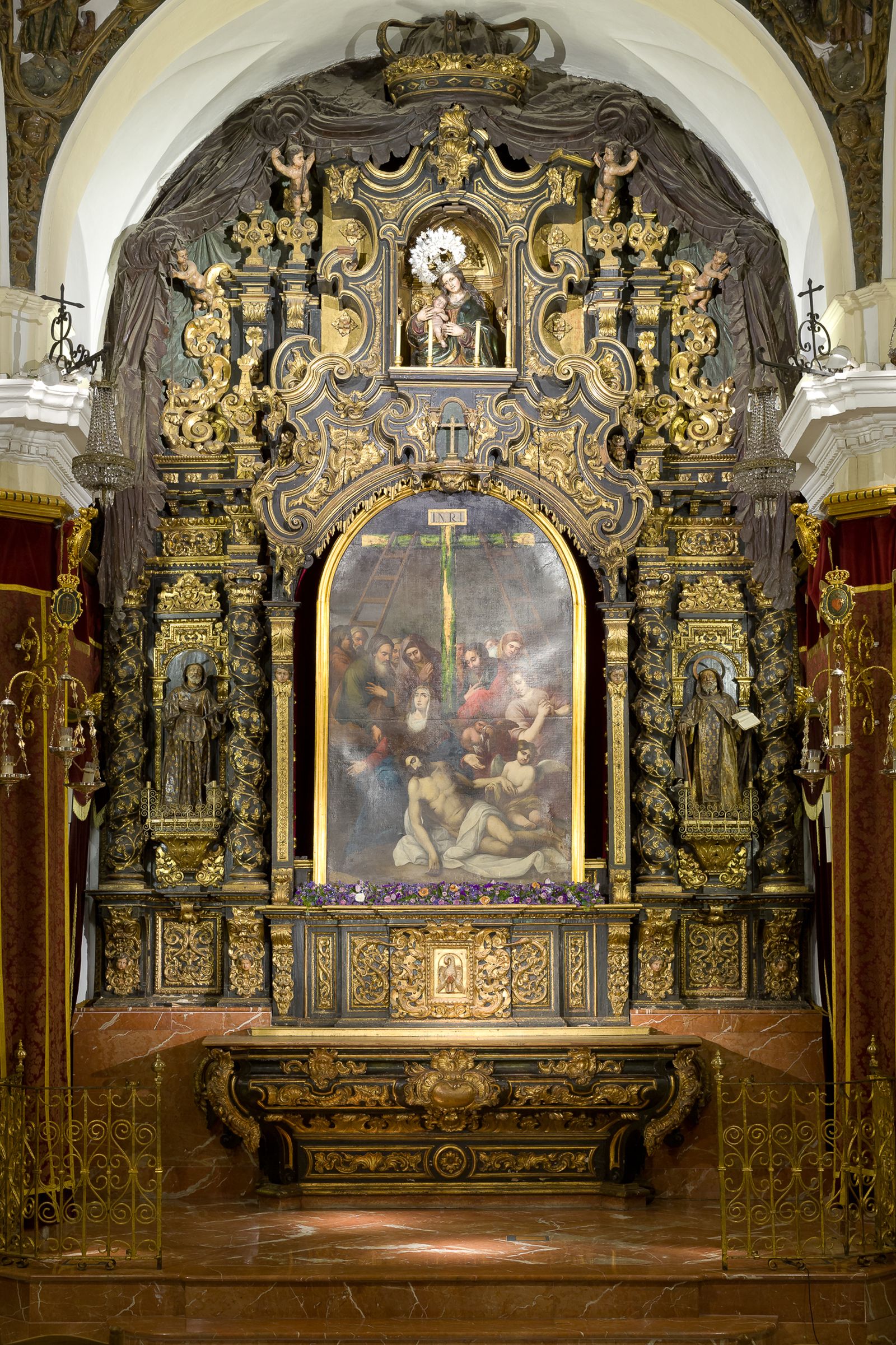 El retablo antes de la restauración.