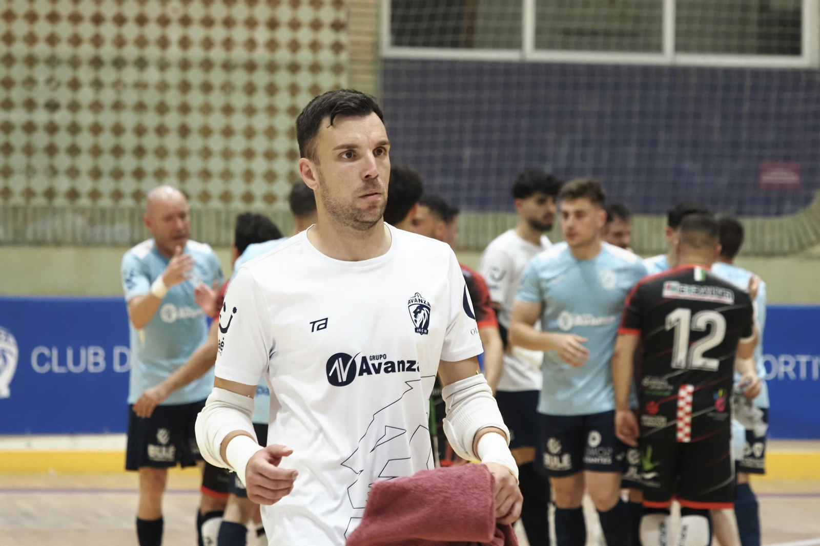 Cone, con la camiseta del conjunto capitalino.