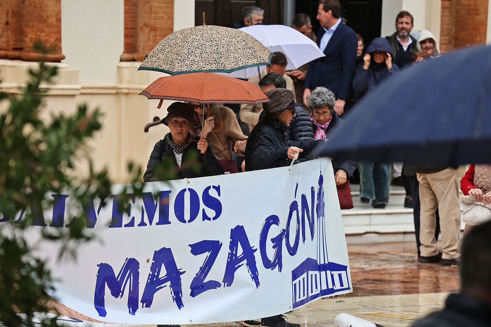 Fotografías de la manifestación en Huelva para exigir la regeneración de las playas