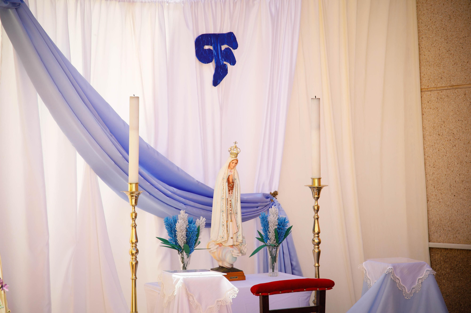 Así es la gran alfombra de serrín para que levite la Virgen de Fátima de Tíjola