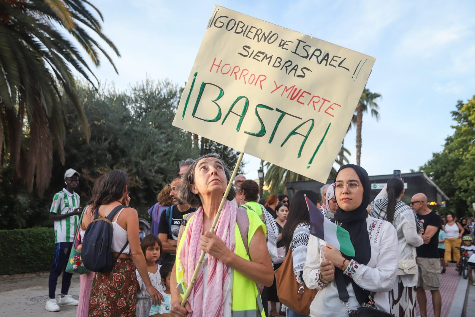 Una caravana solidaria recorre Granada en defensa de Palestina