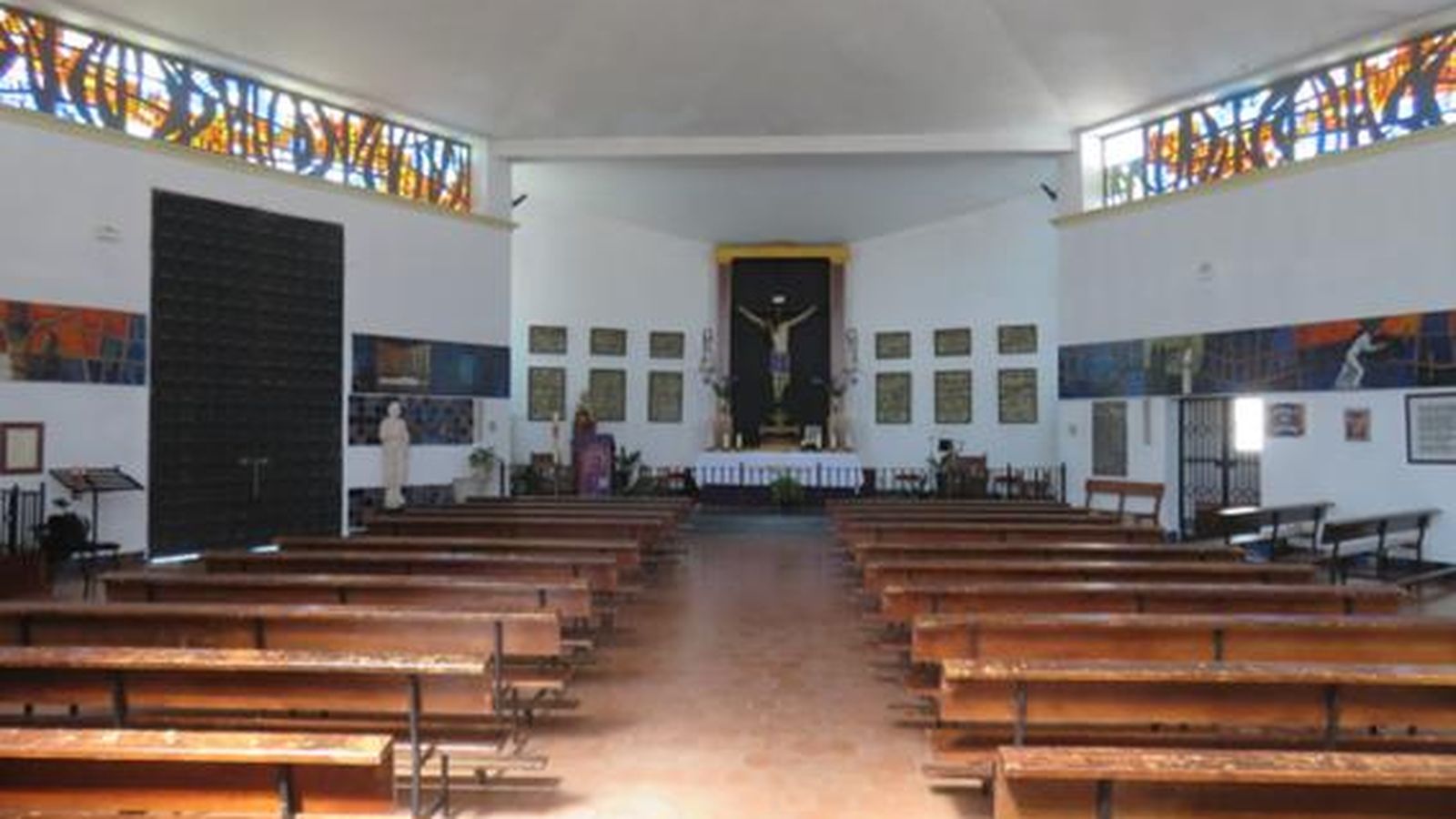 Vista general del interior de la iglesia parroquia