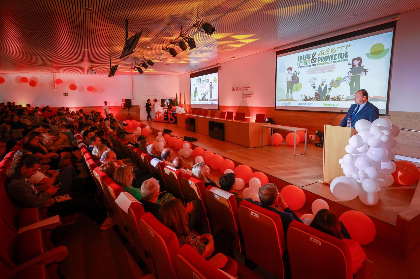 Casimiro Mantell, rector de la UCA, en un momento del acto.