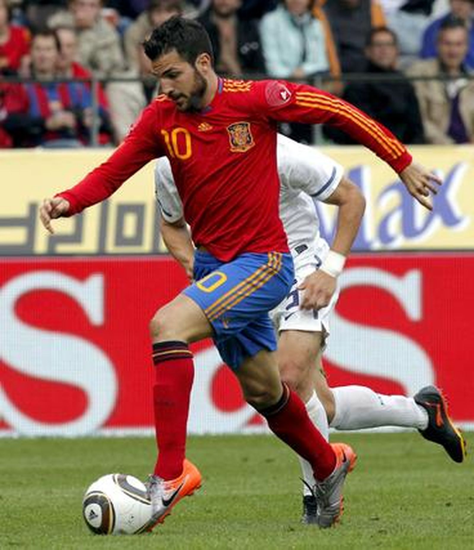 España sufre para superar a Corea en su penúltimo amistoso antes de viajar a Sudáfrica. / EFE