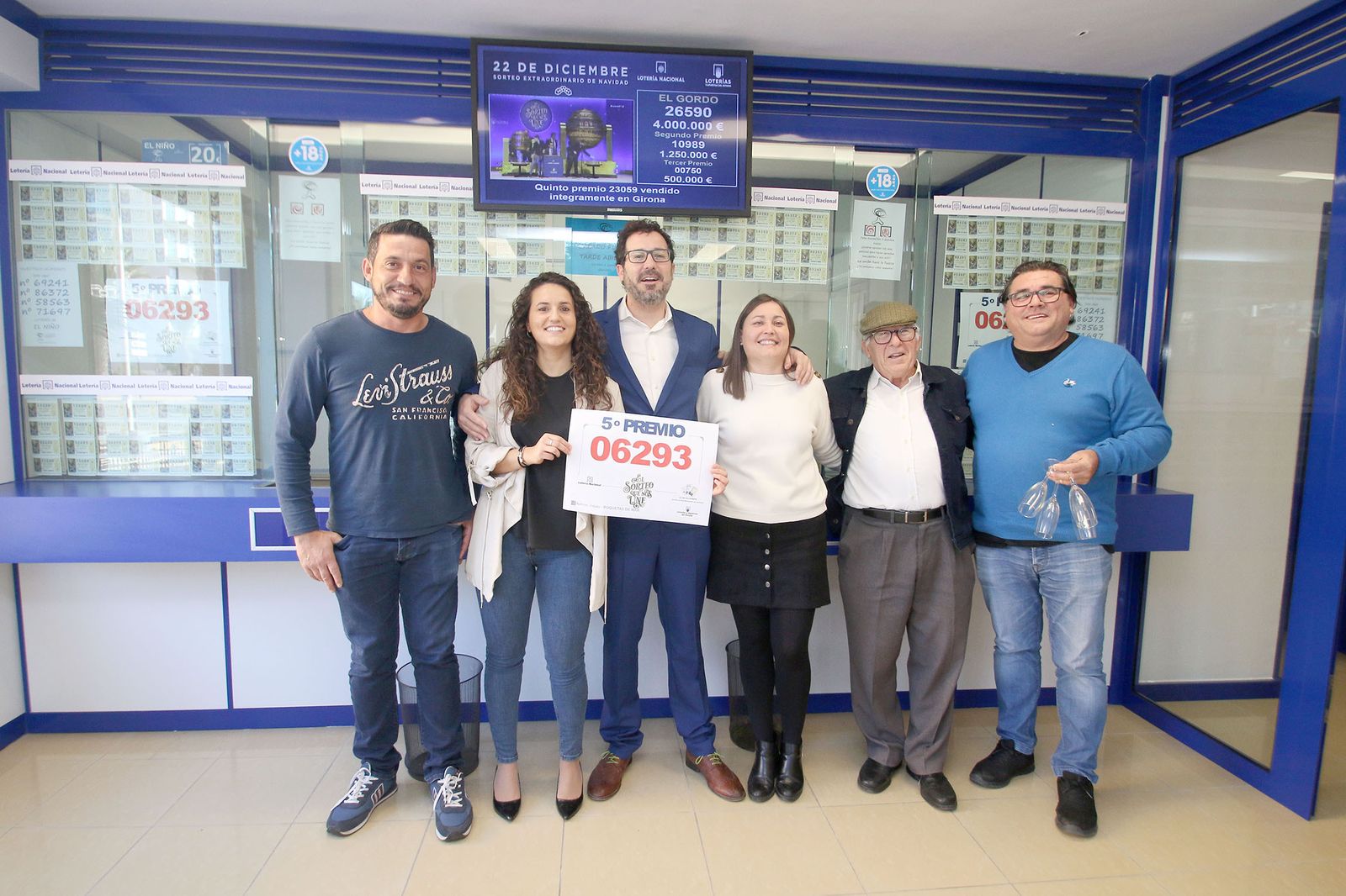 Las imágenes de los premios de la Lotería de Navidad en Roquetas, Vícar y Almería