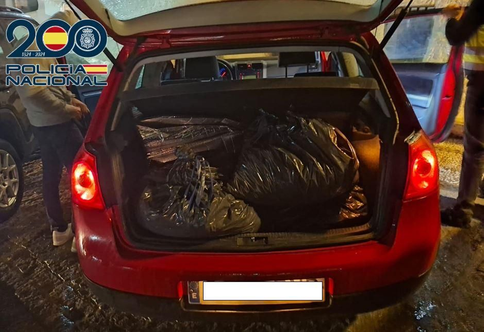 Imagen del coche interceptado con la droga en su maletero