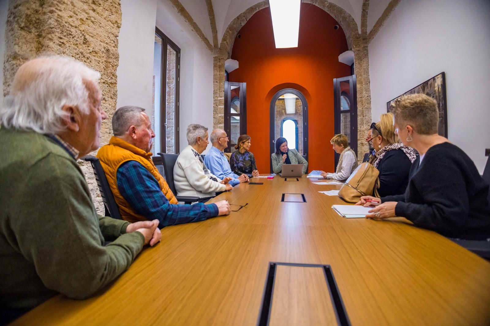 Imagen de la reunión entre la plataforma y la alcaldesa.