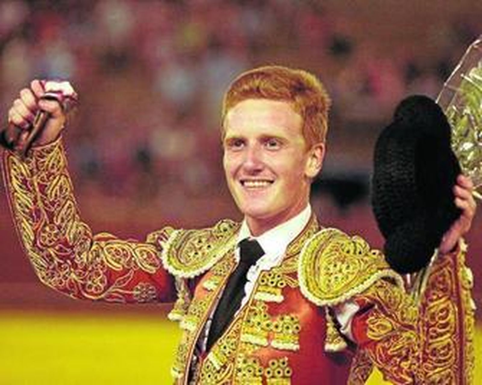 Jesús Bayort, en la vuelta al ruedo en la plaza de Sevilla, con una oreja cortada a su primer novillo.