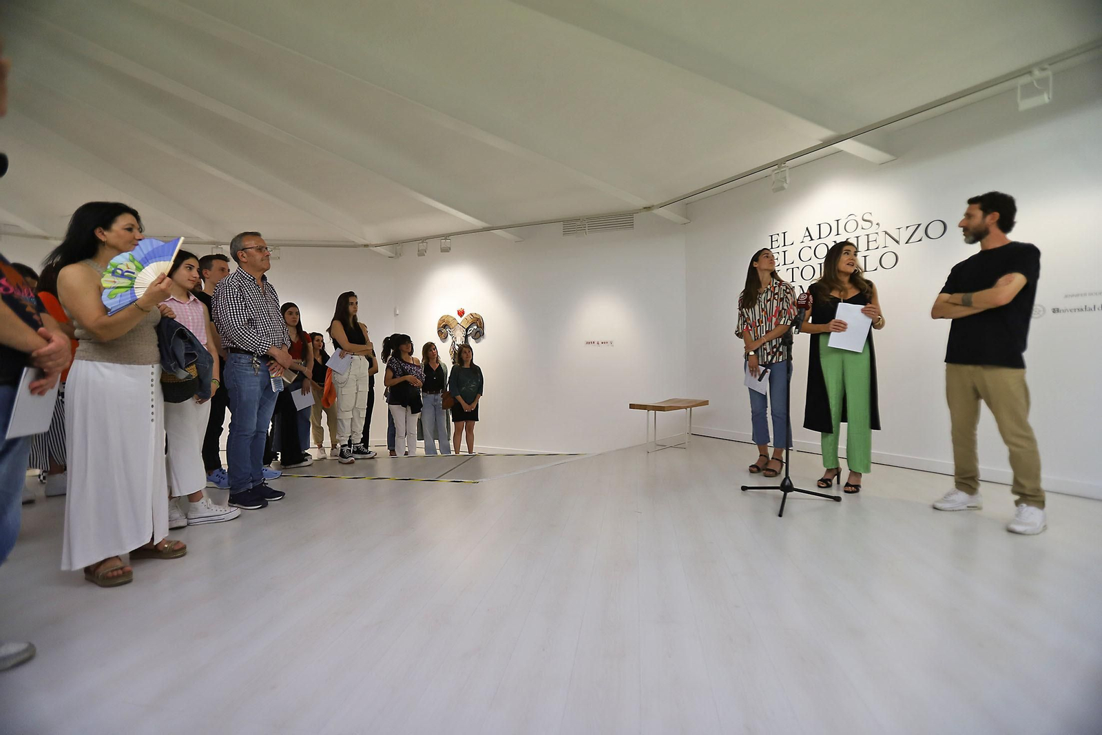 Imágenes de la exposición del artista onubense Wild Welva titulada 'El adiós, el comienzo y todo lo demás'.
