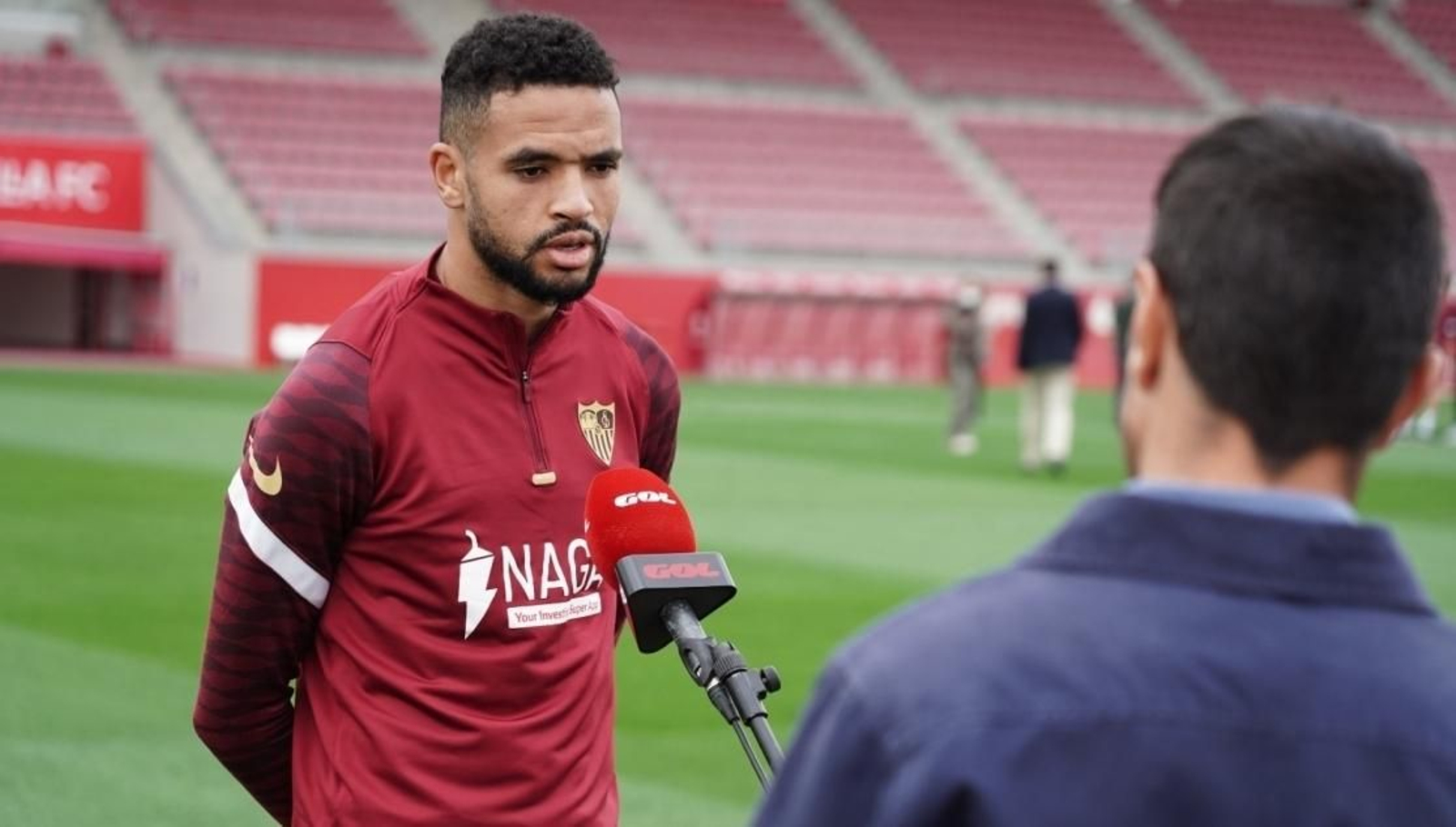 En-Nesyri atiende a Gol sobre el césped del Sánchez-Pizjuán.