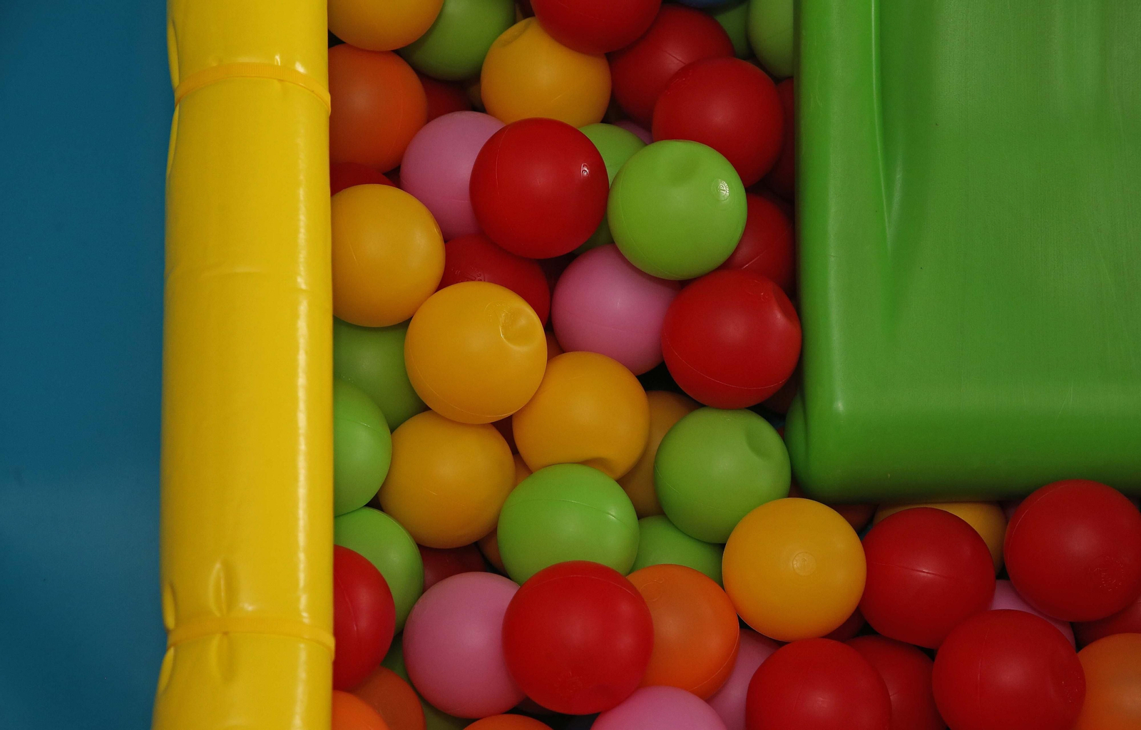 Fotos del nuevo Café Pirata en el paseo de la playa de  Getares