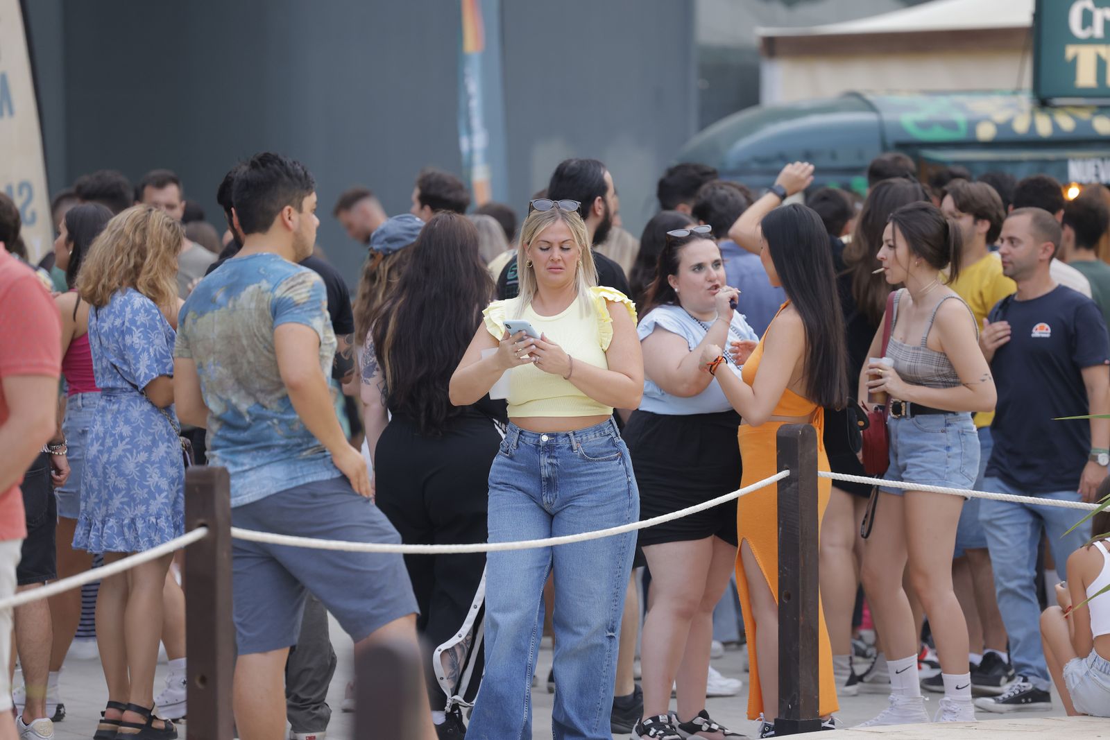 Búscate en las fotos del concierto de Bizarrap