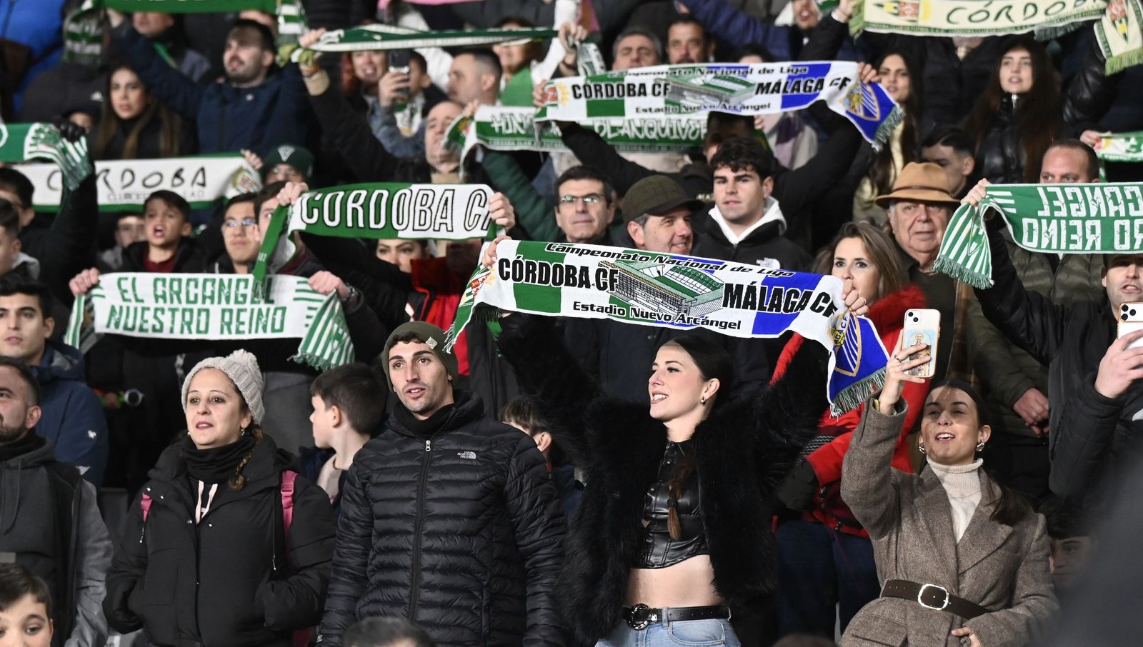 Las fotos del espectacular ambiente en El Arcángel en el derbi andaluz entre Córdoba CF y Málaga