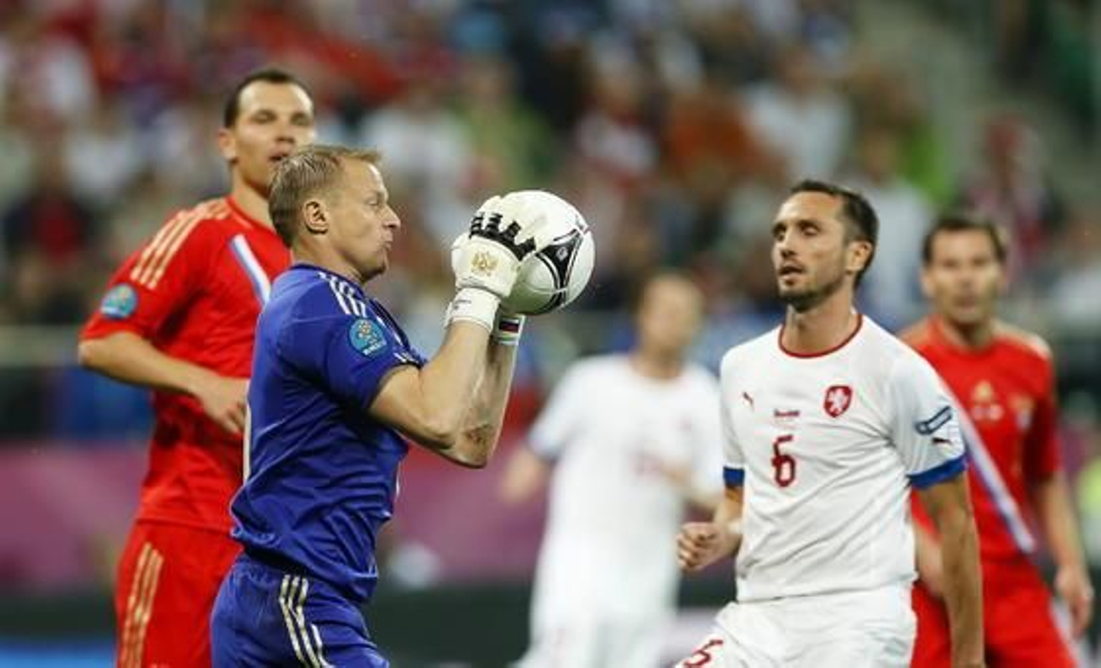Rusia golea a la República Checa por 4-1 y se convierte en líder sólido del Grupo A.

Foto: EFE
