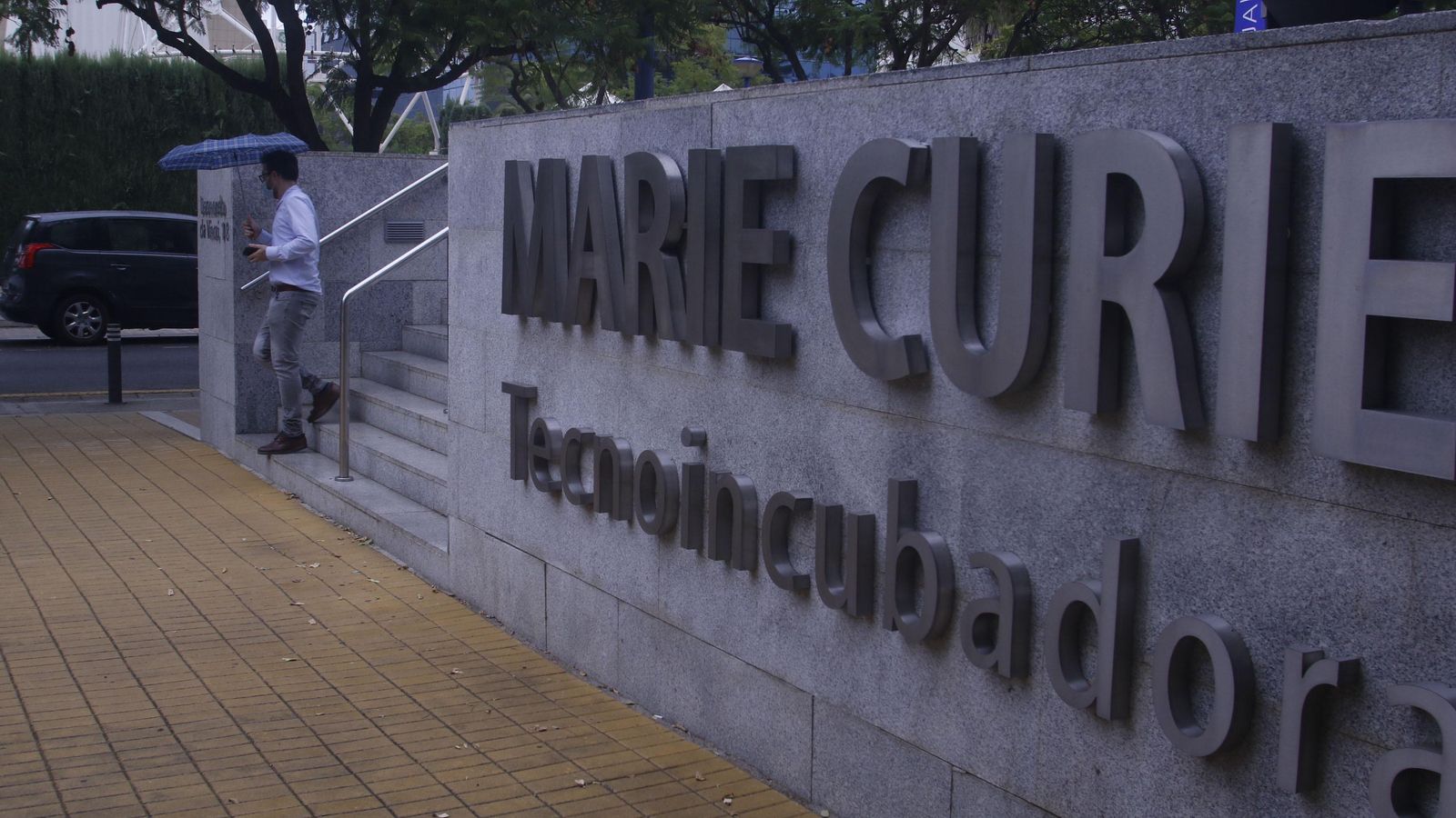 Entrada de la Tecnoincubadora Marie Curie. Entrada de la Tecnoincubadora Marie Curie.
