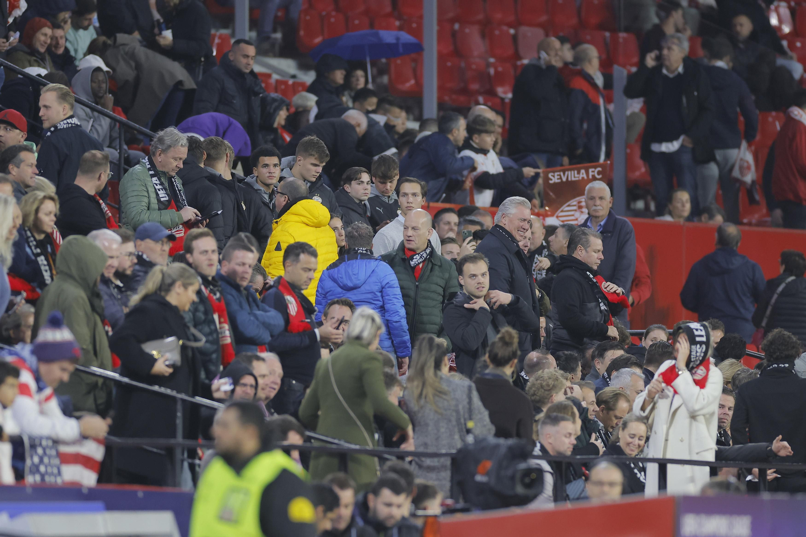 Búscate en las fotos del Sevilla Fc- PSV