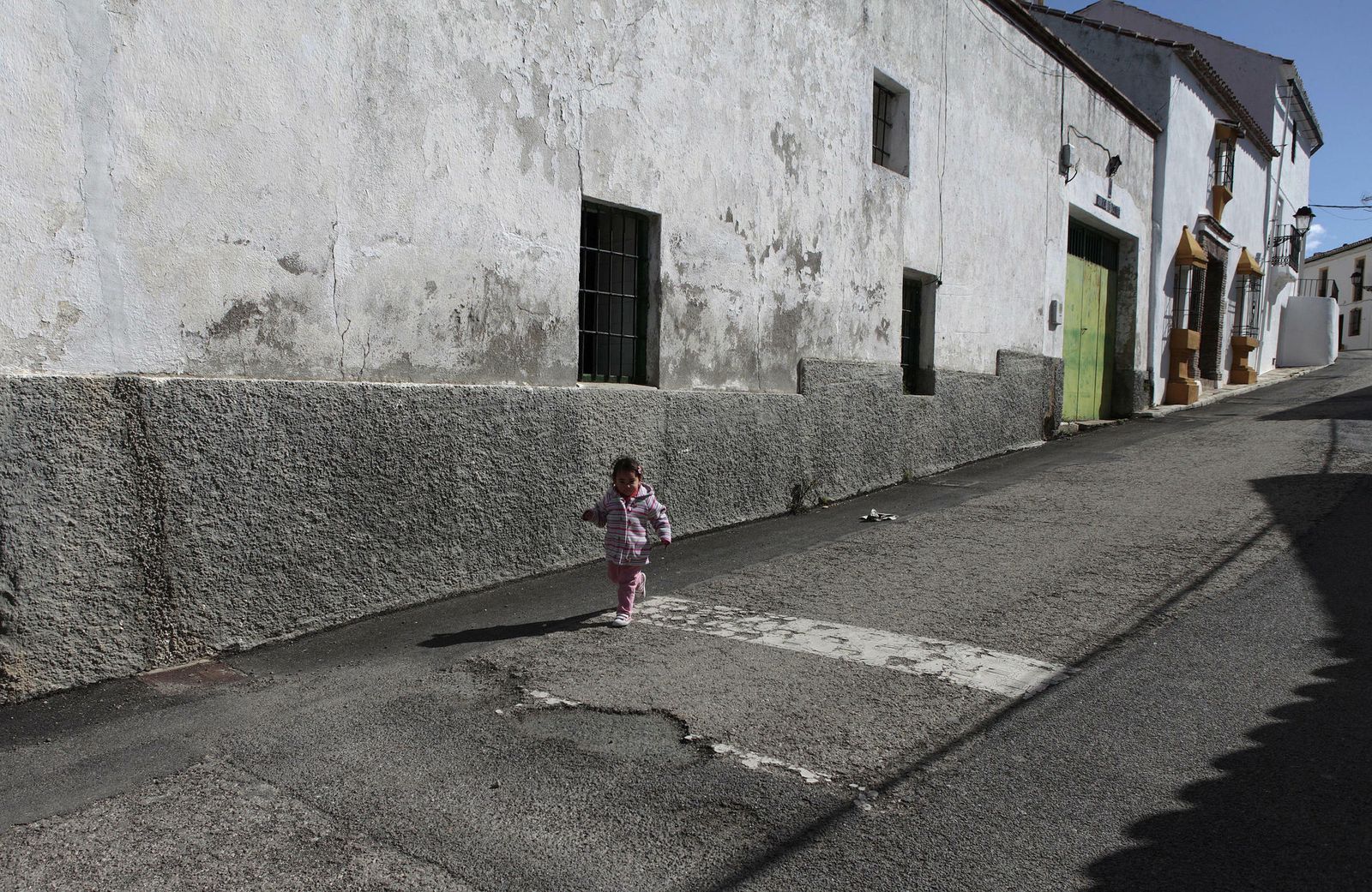 Una niña en una calle de Atajate