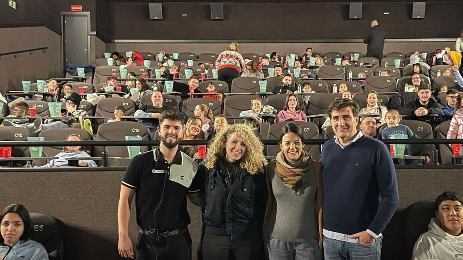 Responsables de uno de los centros de Cine Yelmo.