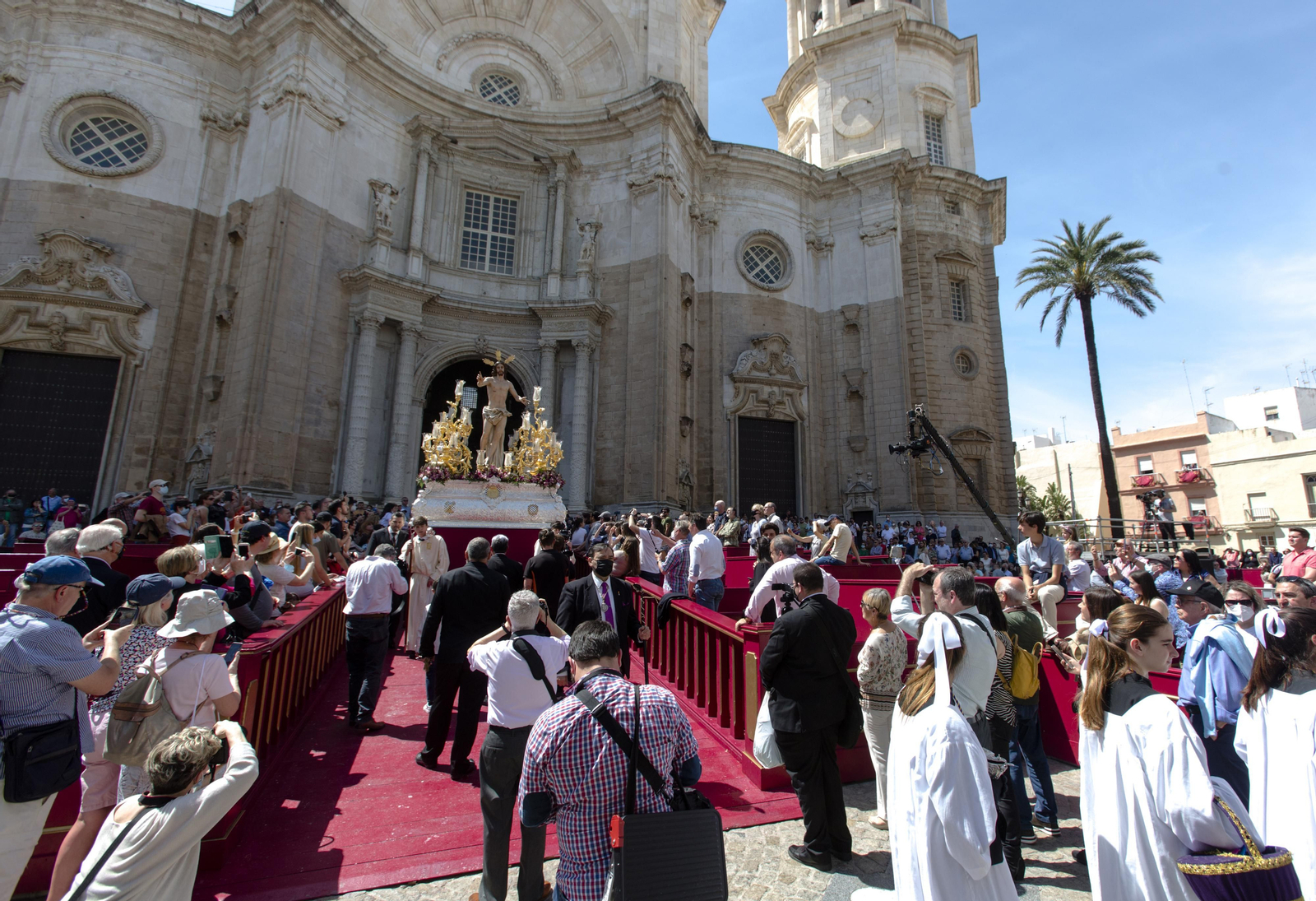 Las imágenes de la procesión del Resucitado en la Semana Santa de Cádiz 2022