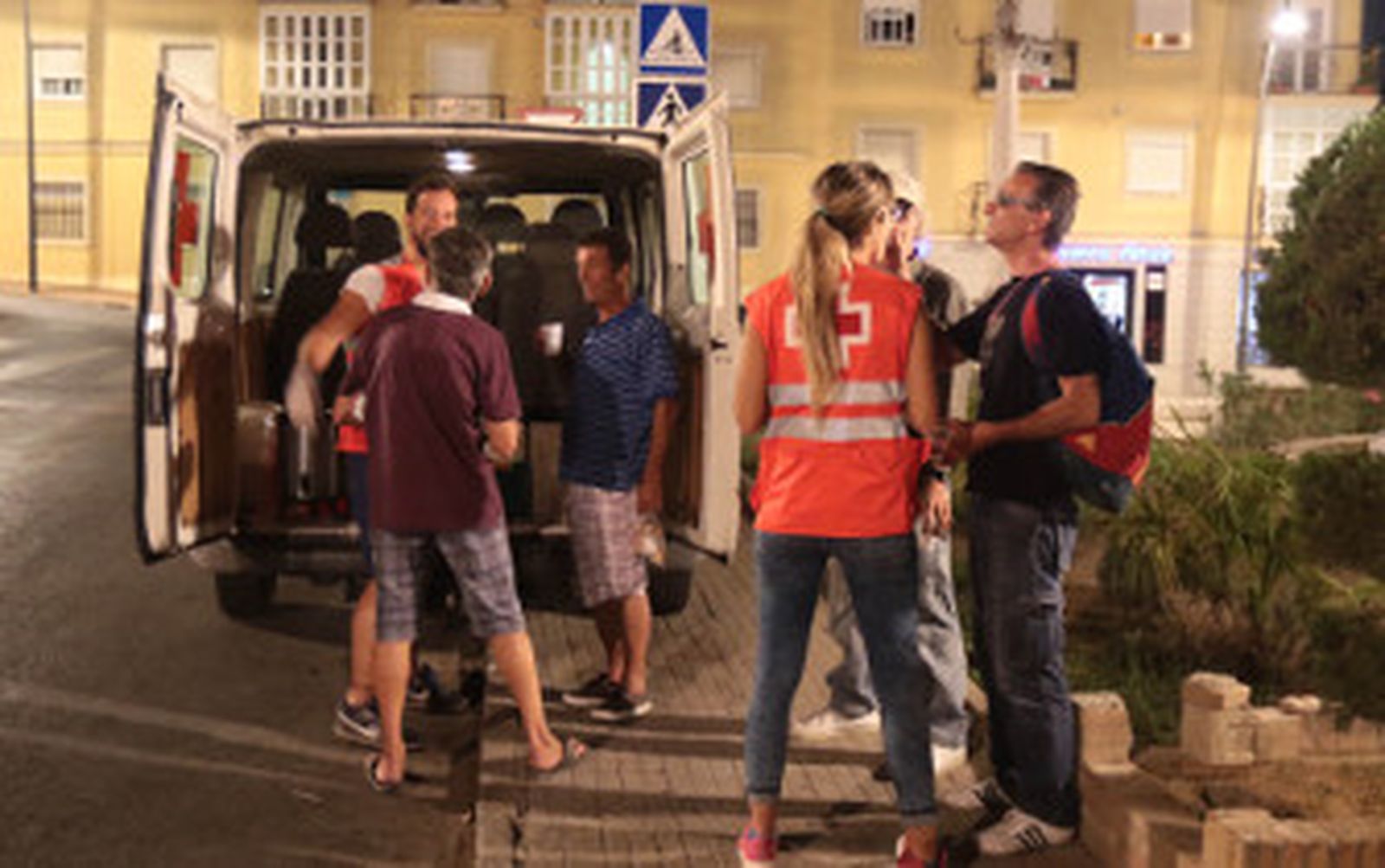 Los 'ángeles' visten de rojo durante la noche