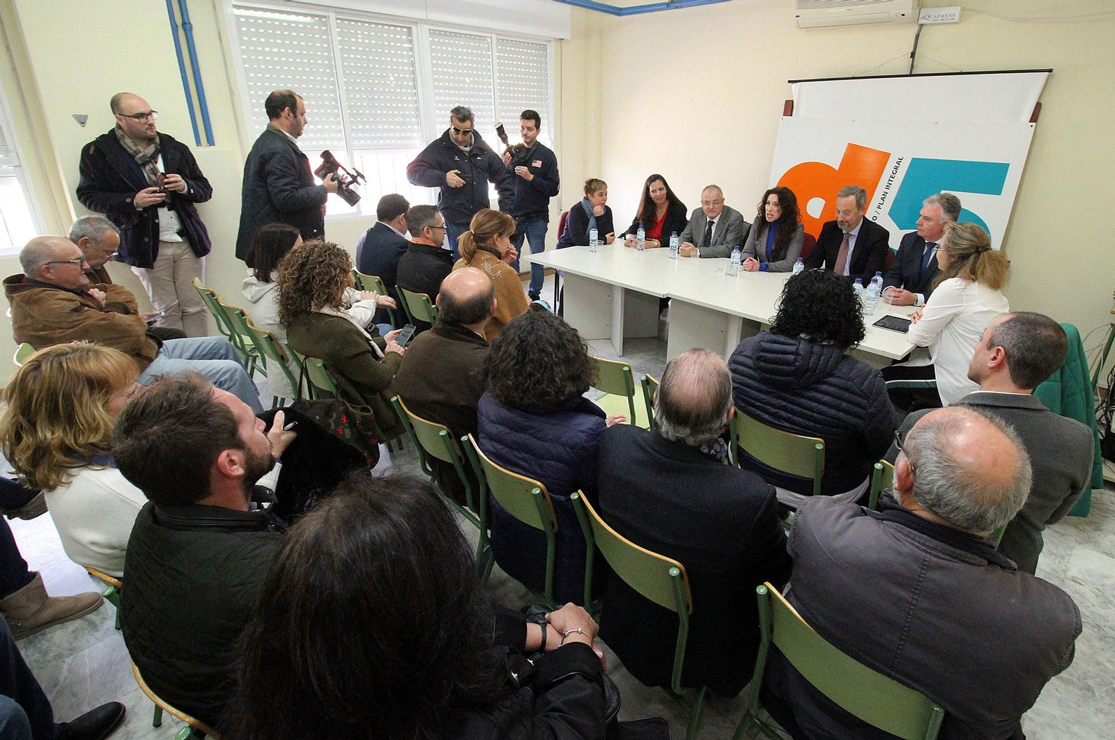 La consejera Rocío Ruiz visita el Centro Social Joaquín Martín Jiménez "Quini", en imágenes