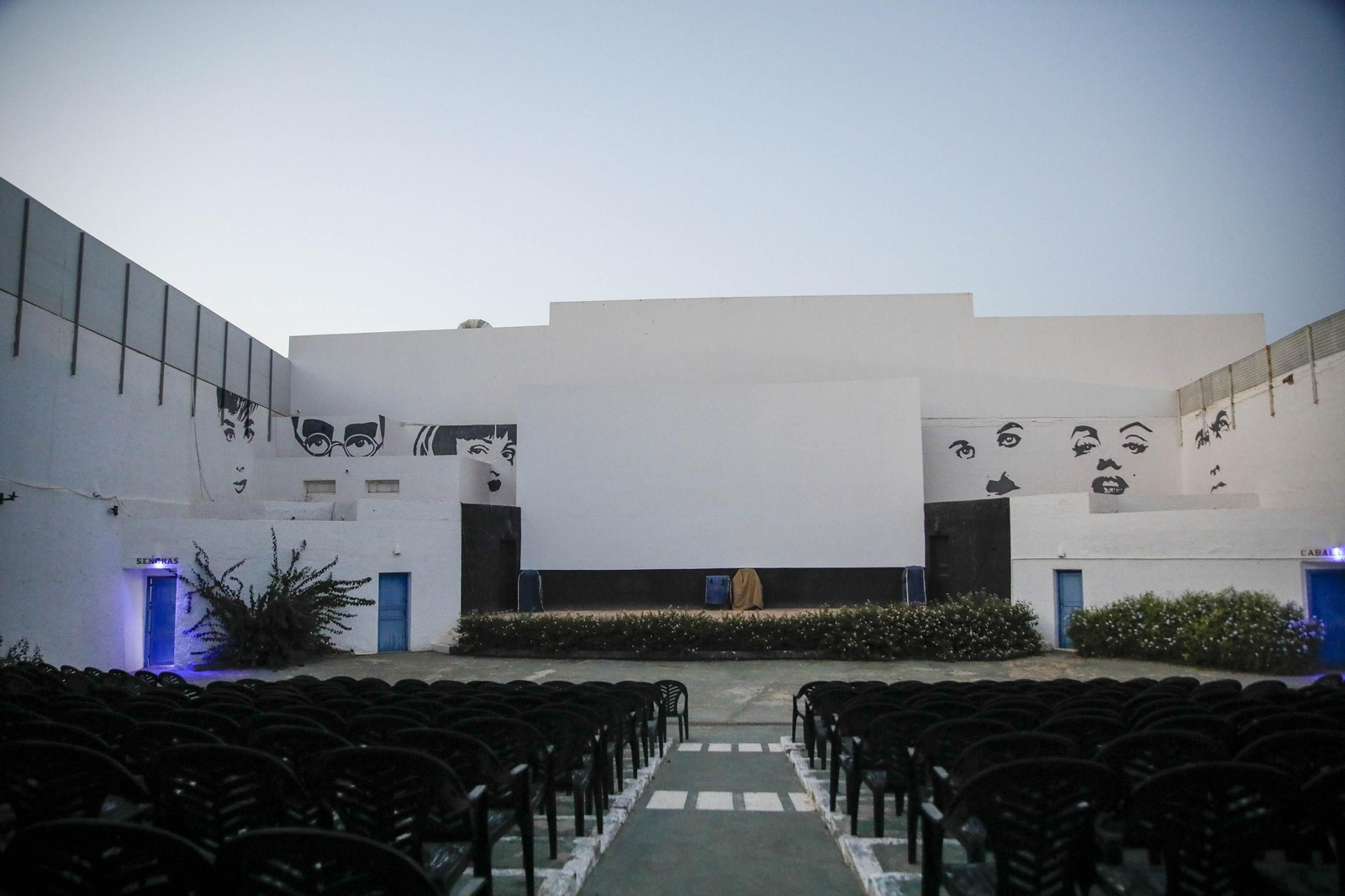 Imágenes de la última proyección en el cine de verano de Garrucha Imágenes de la última proyección en el cine de verano de Garrucha