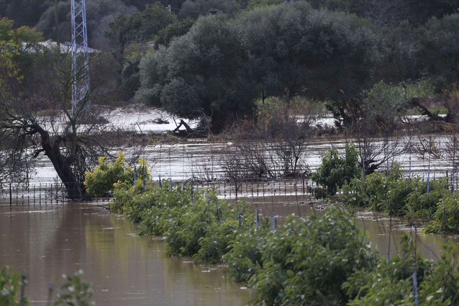 Jimena aguarda una madrugada en vilo ante la previsión de más lluvias por las borrascas Joseph y Kristin