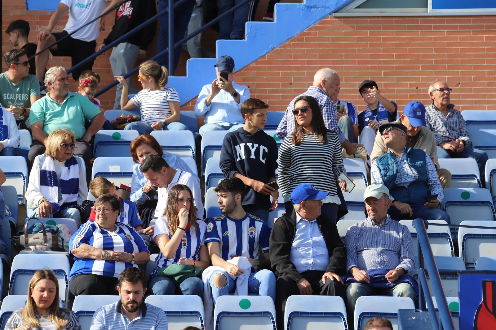 Imágenes del gran ambiente en el Nuevo Colombino para ver el  Recre-Burgos
