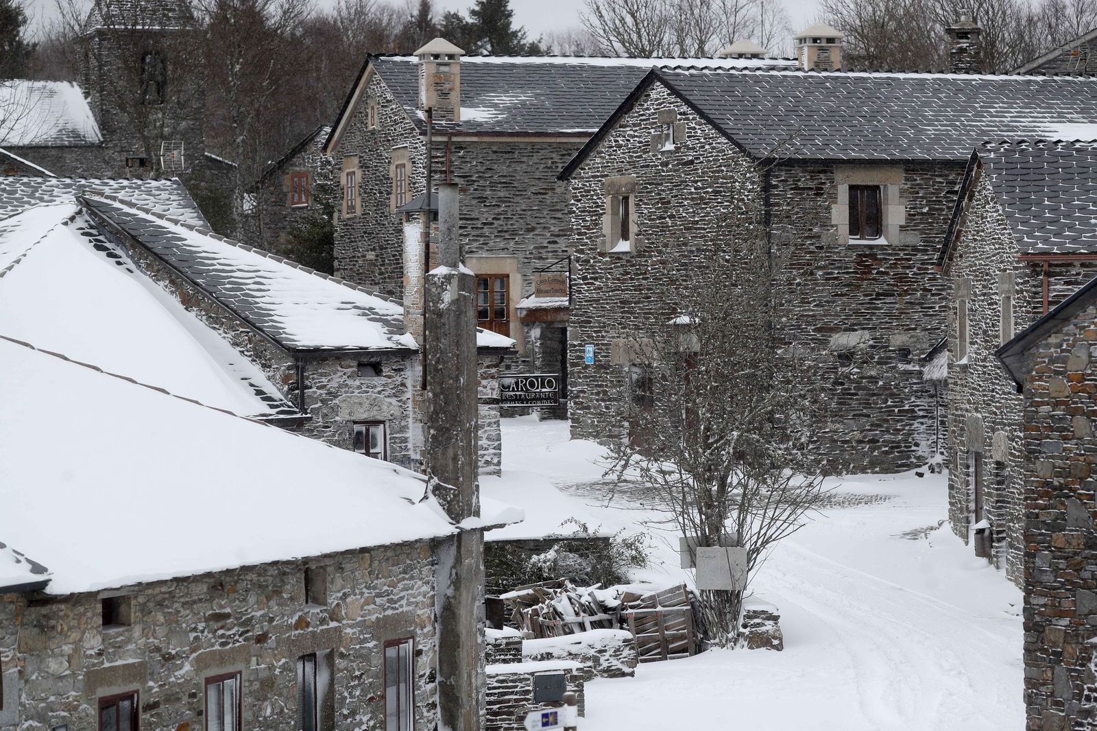 La nieve tiñe de blanco en norte de España