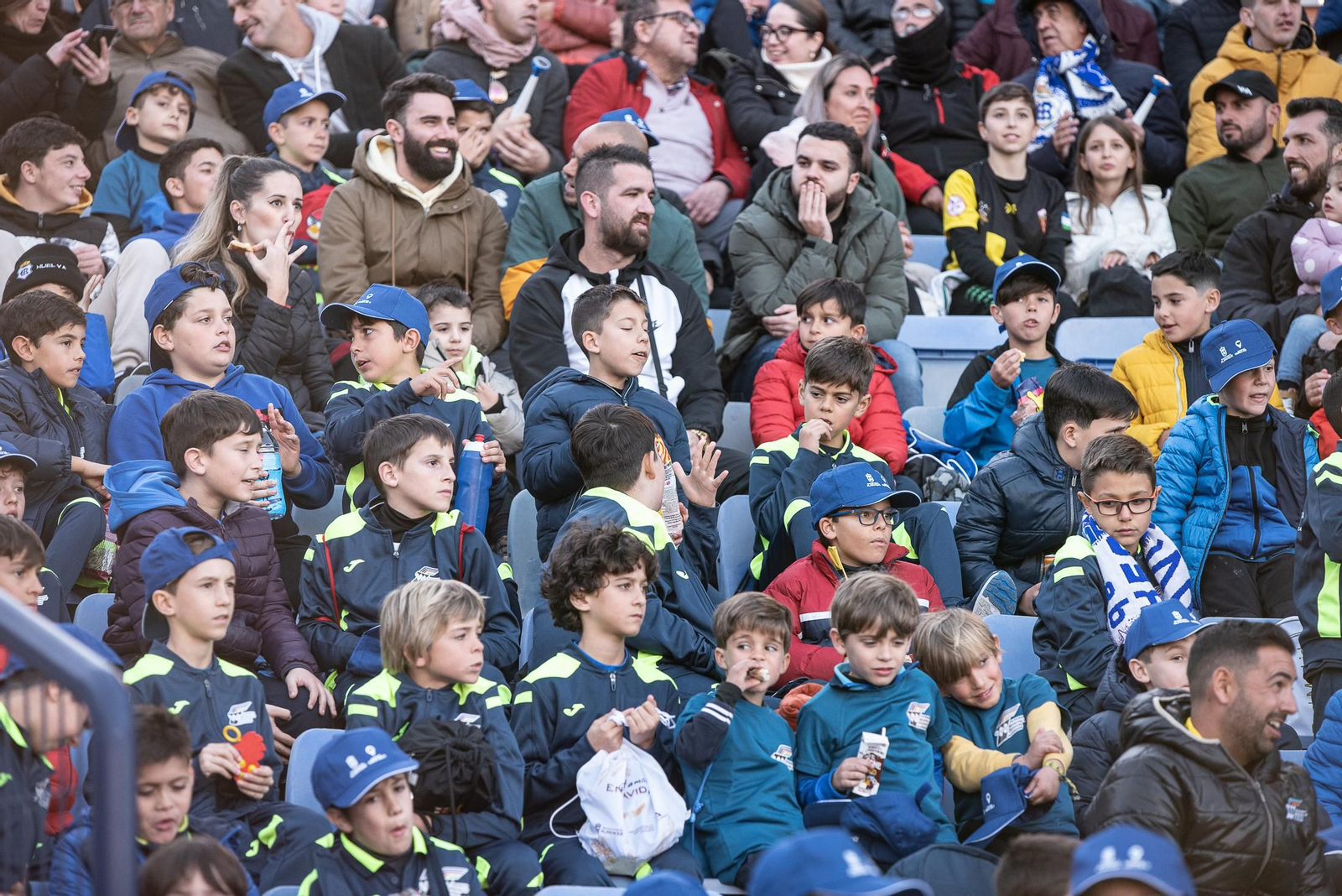 Imágenes de la afición en el Recreativo - San Roque