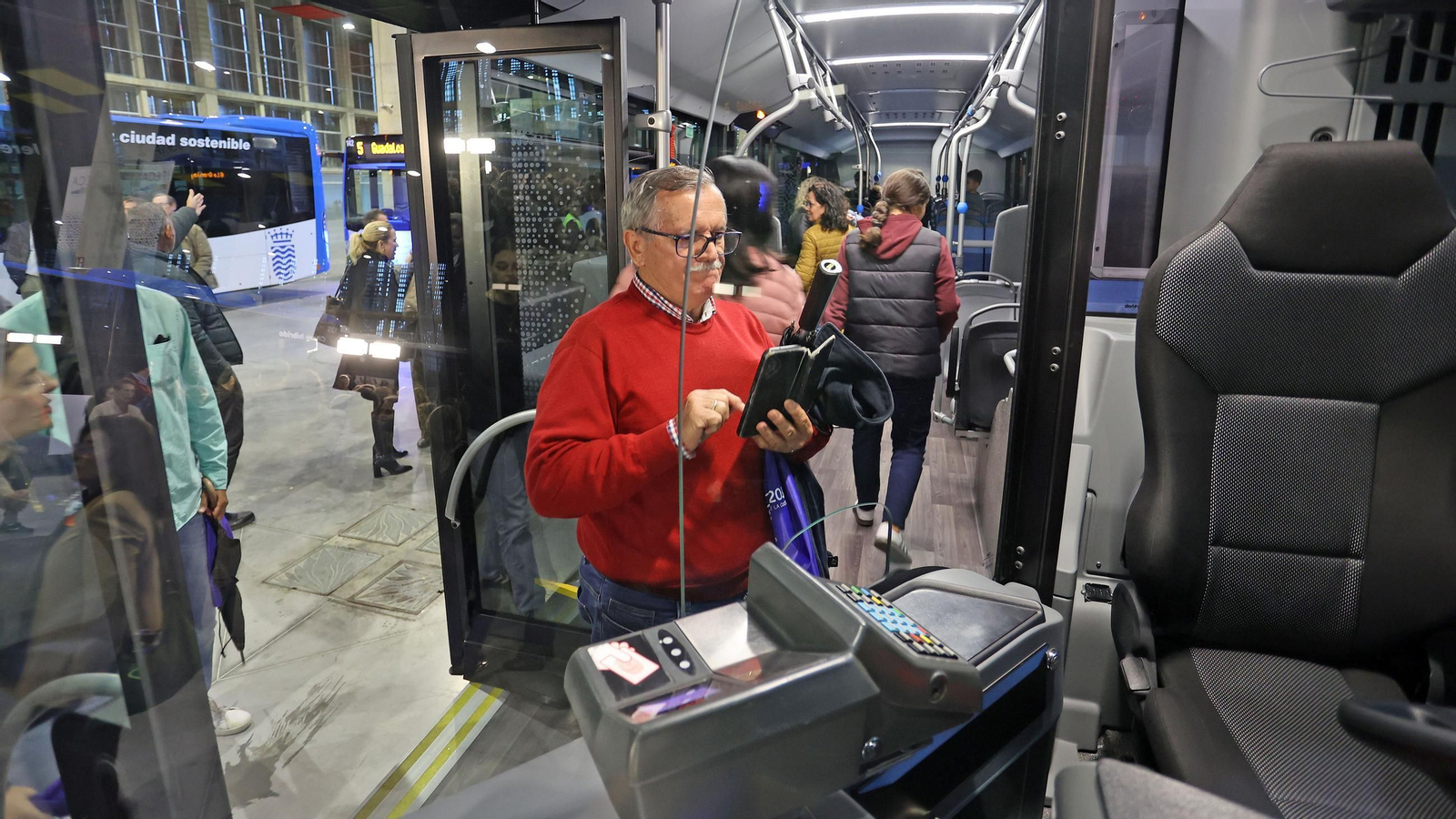 Imágenes de la presentación de los nuevos autobuses urbanos de Jerez