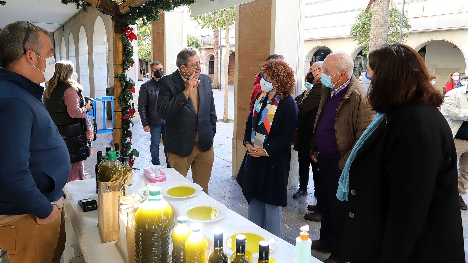 María Eugenia Limón en la inauguración de la tradicional muestra navideña organizada por la Diputación de Huelva.