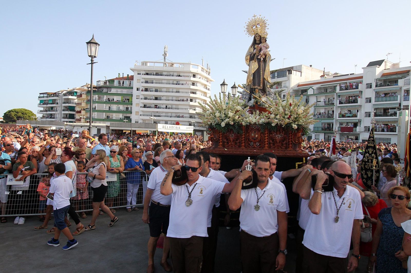 Imágenes de la procesión de la Virgen del Carmen en Punta Umbría