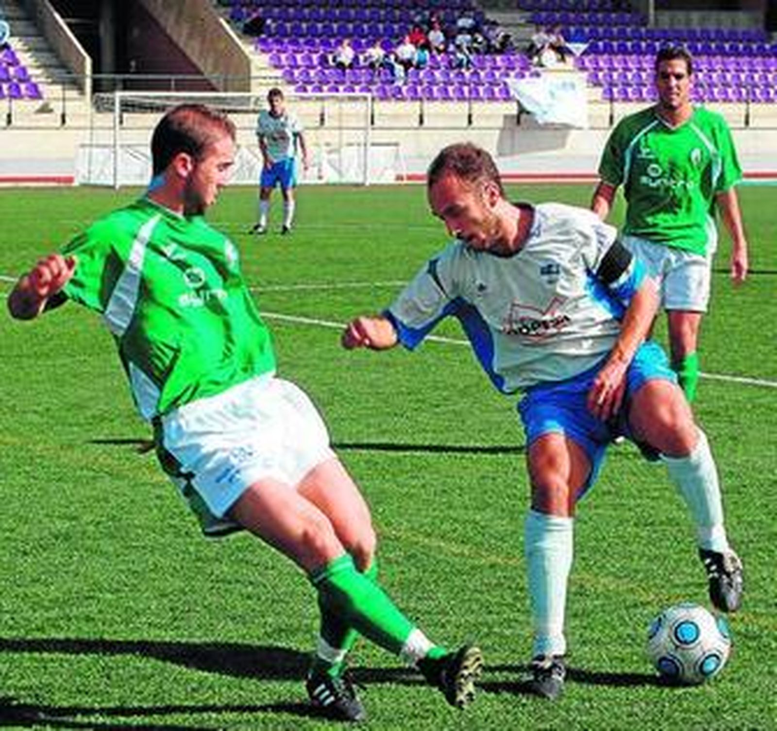 El jugador del Loja Choco (d) fue el autor del empate.