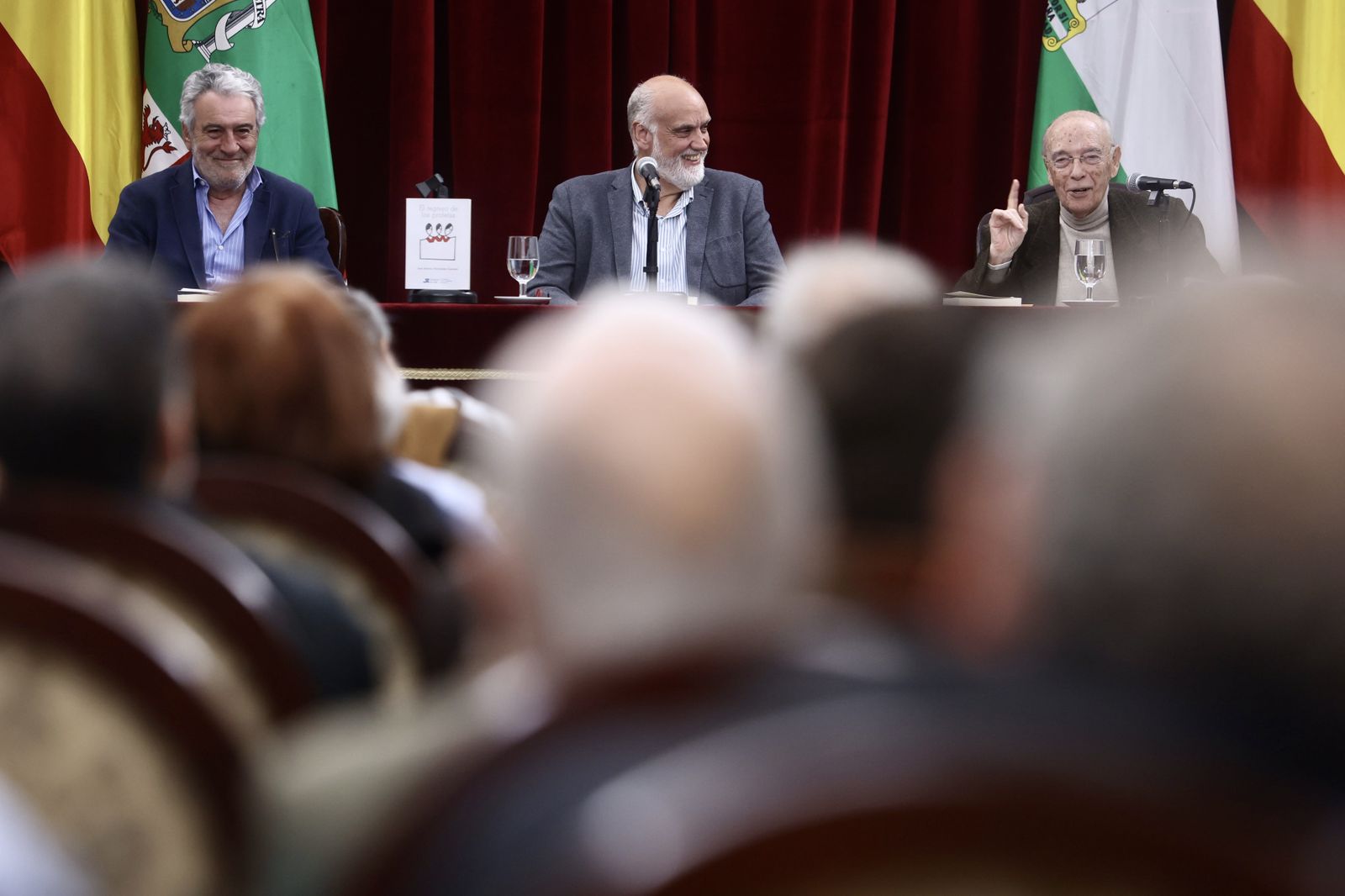 Una imagen de la presentación de la nueva obra de  José Antonio Hernández Guerrero.
